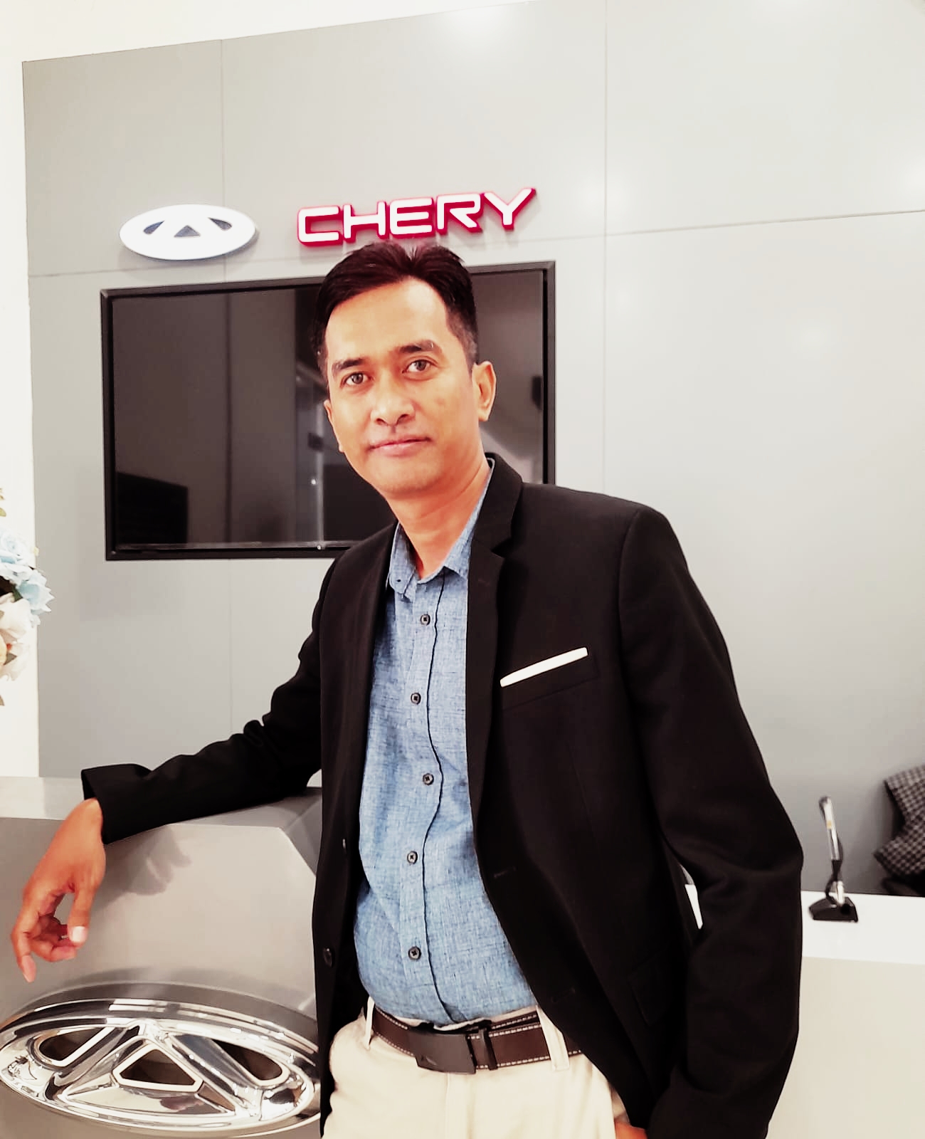 Profil Agus Sales Chery